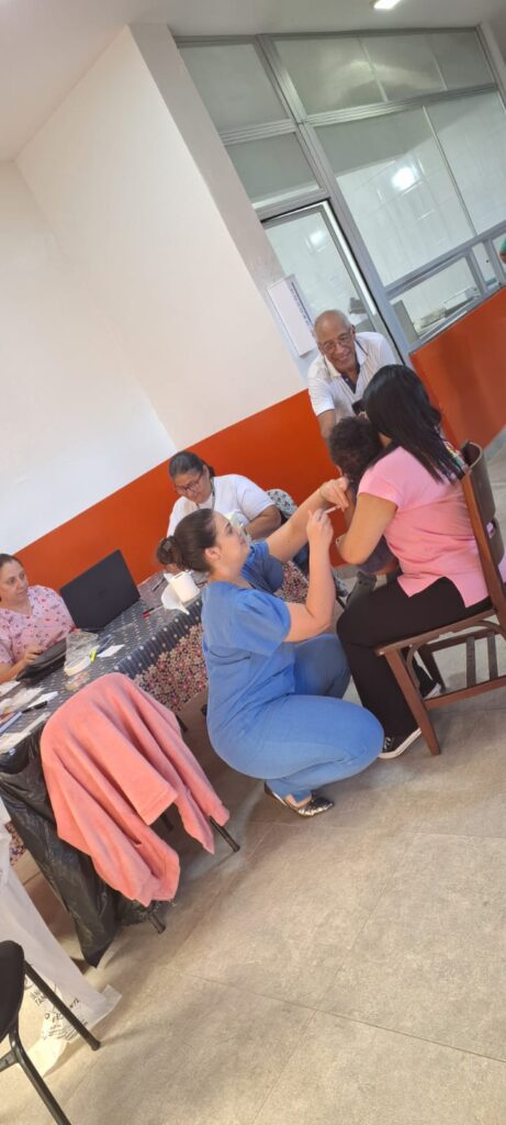 Dia 22 de Maio recebemos a UBS do Rebouças para realizar a campanha de vacinação contra a Influenza. 
Sempre em busca da saúde e bem estar das nossas crianças.